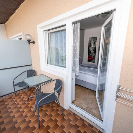 Gaestehaus Genf Velden am Woerthersee Bilik gambar