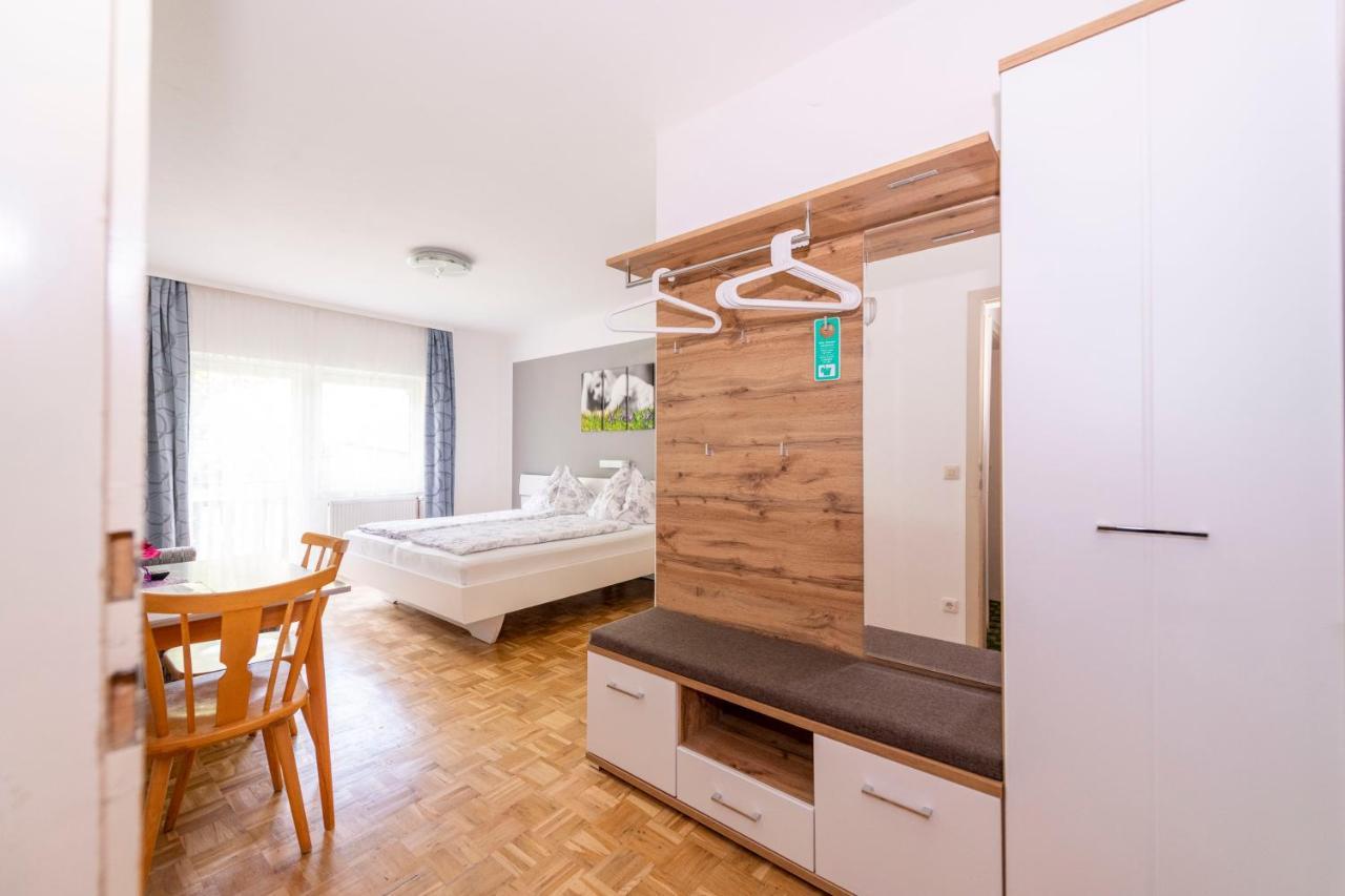 Gaestehaus Genf Velden am Woerthersee Luaran gambar