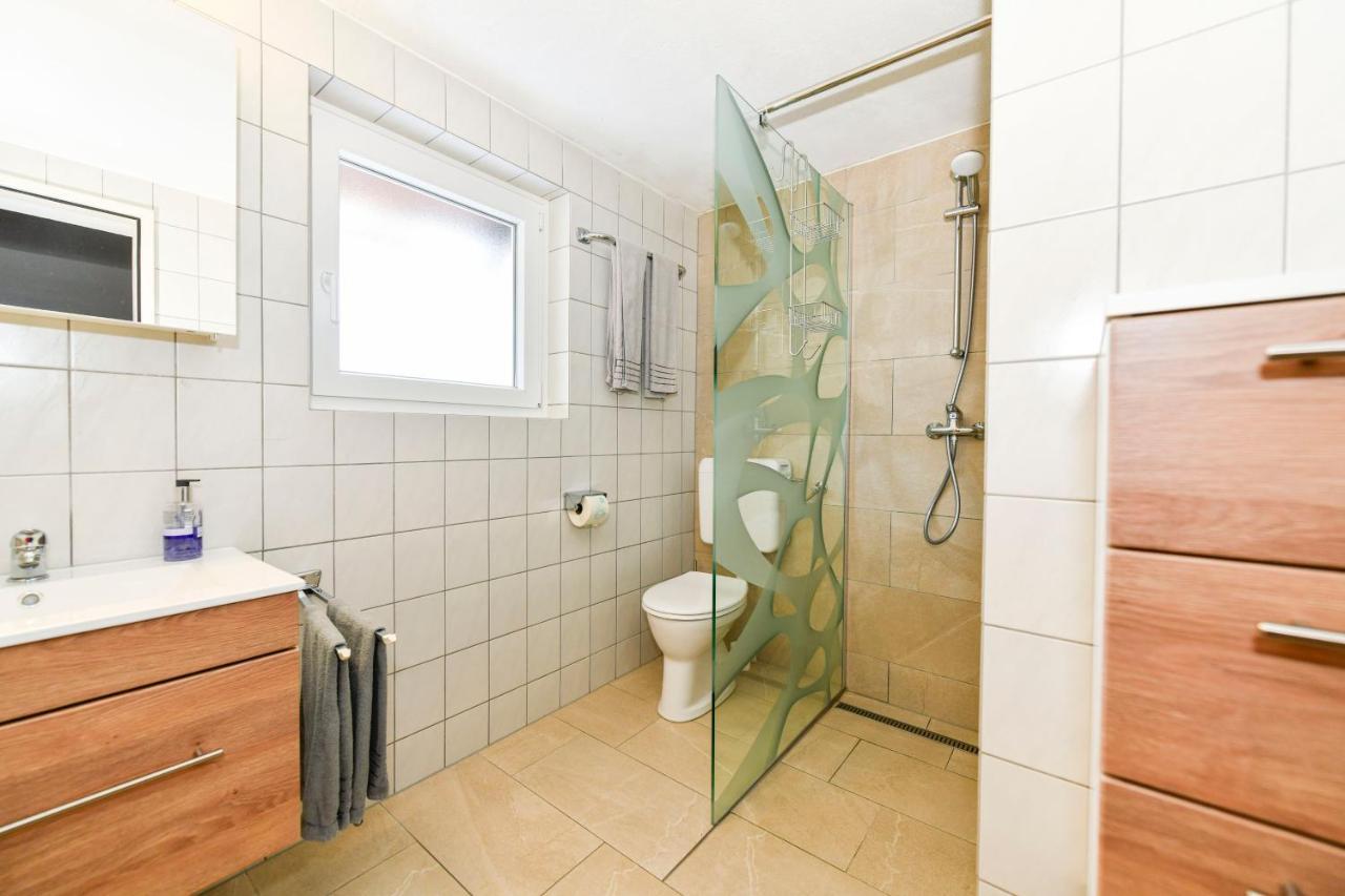 Gaestehaus Genf Velden am Woerthersee Luaran gambar
