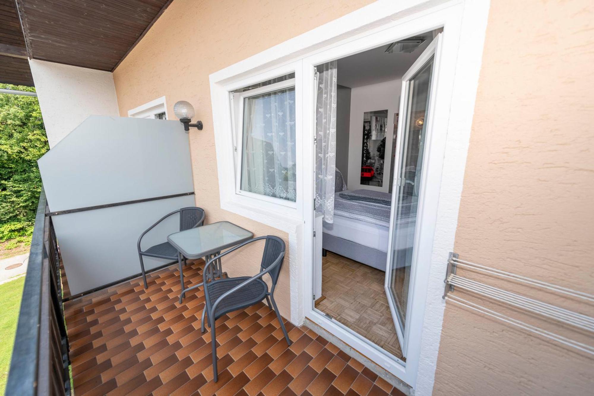 Gaestehaus Genf Velden am Woerthersee Bilik gambar