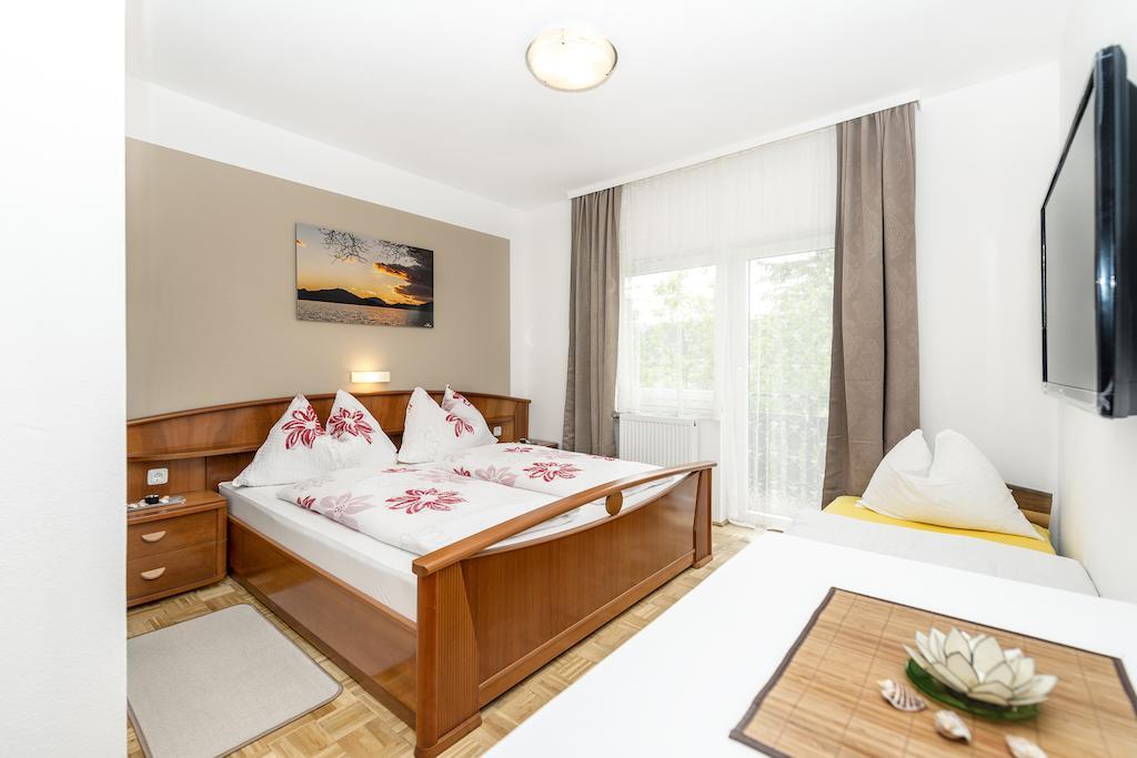 Gaestehaus Genf Velden am Woerthersee Bilik gambar