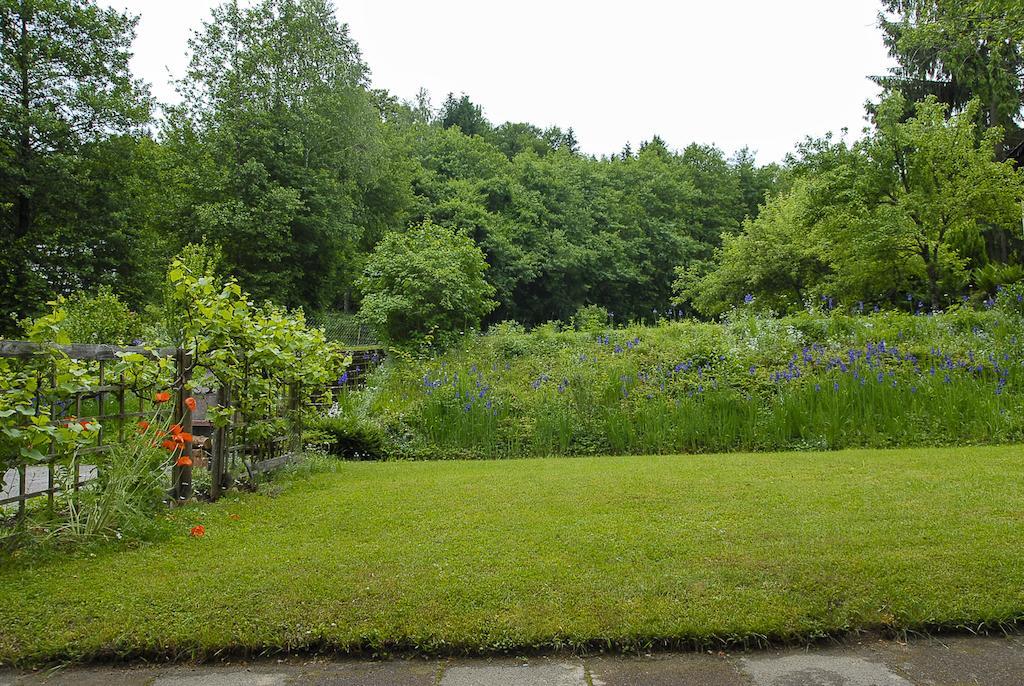 Gaestehaus Genf Velden am Woerthersee Bilik gambar