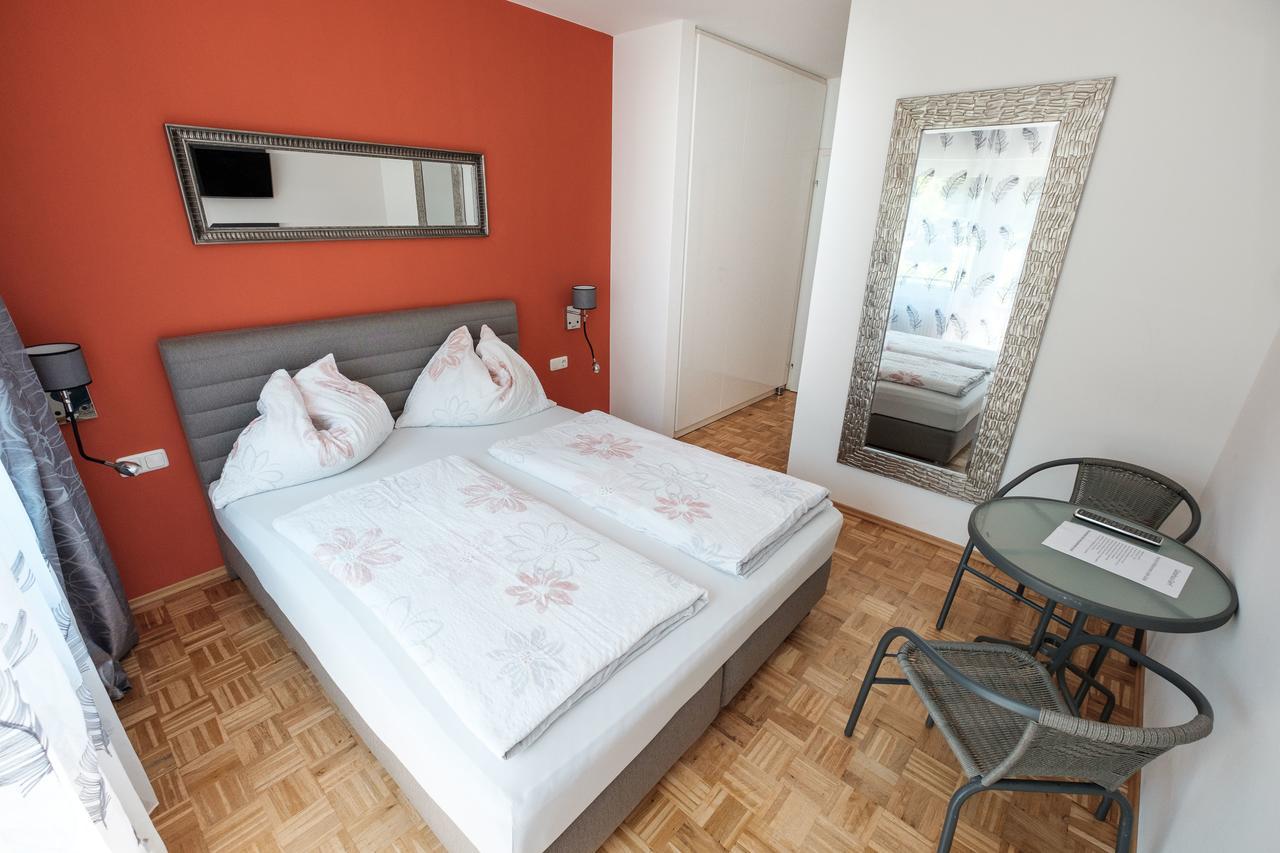 Gaestehaus Genf Velden am Woerthersee Luaran gambar